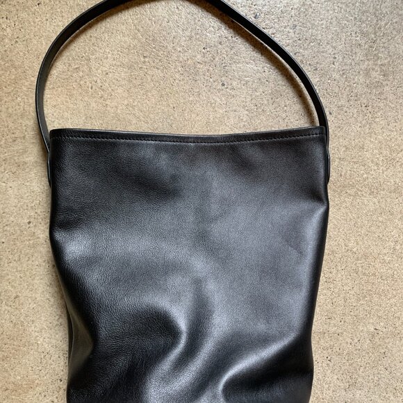 J.Crew Berkeley bucket bag in black leather - Picture 4 of 8
